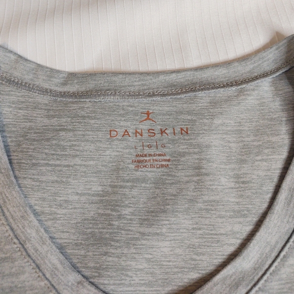 NWT Danskin Grey Short Sleeve Tee Shirt Size Large - Picture 5 of 6
